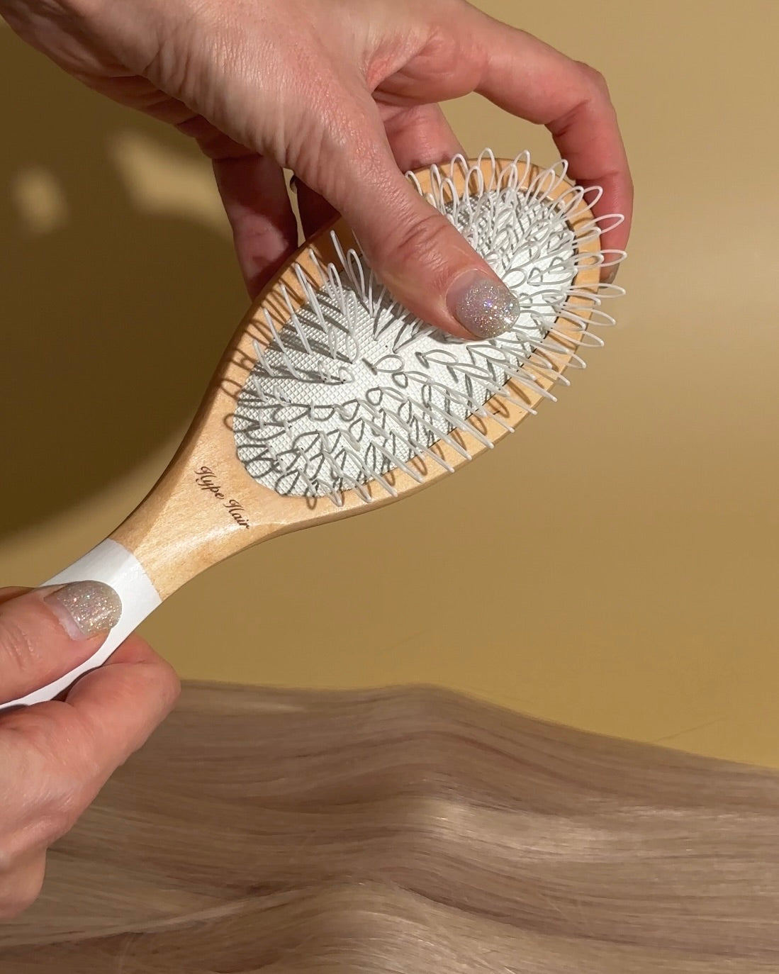 Loop Hair Extensions Brush